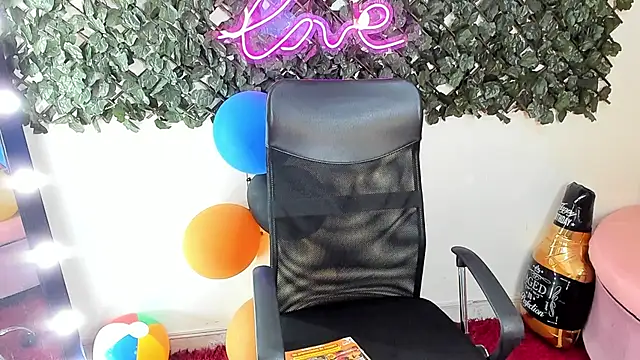 DestinyHills online show from July 9, 11:58 am