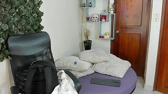 DestinyHills online show from July 24, 12:14 pm