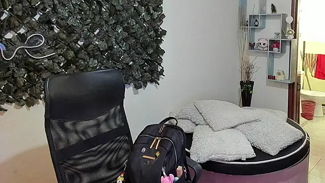 DestinyHills online show from July 27, 12:01 pm