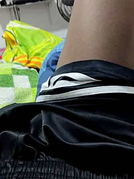 Snapshot of Jheronn28 chatting on October 15, 1:06 am Jheronn28 online show from October 15, 1:06 am