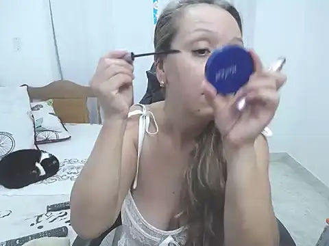 yeslluisa online show from October 10, 9:58 pm