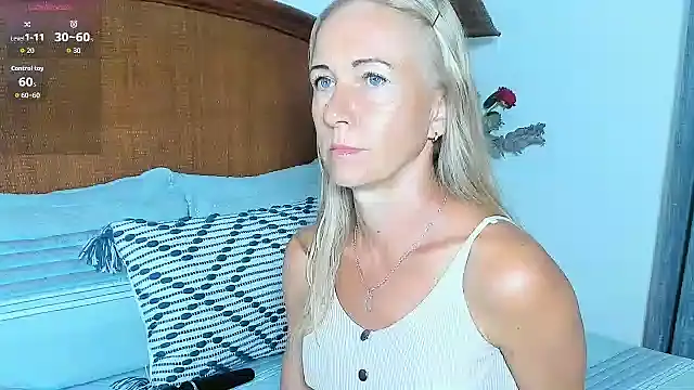 Snapshot of Christine_35 chatting on February 19, 12:01 pm Christine 35 online show from February 19, 12:01 pm