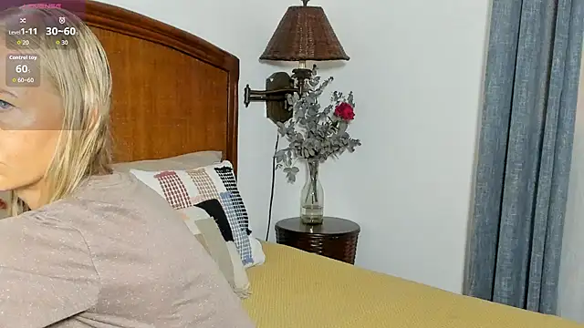 Snapshot of Christine_35 chatting on March 27, 12:38 pm Christine 35 online show from March 27, 12:38 pm