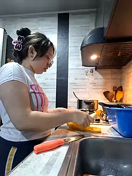 linda-schmidt online show from December 10, 7:54 pm