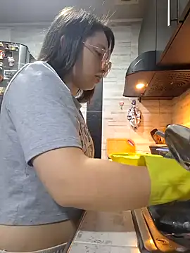 linda-schmidt online show from February 8, 6:44 pm