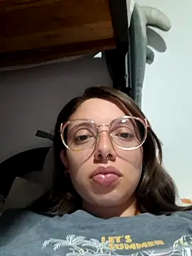 Snapshot of linda-schmidt chatting on April 4, 12:09 am linda-schmidt online show from April 4, 12:09 am