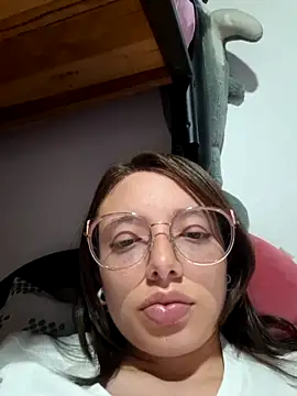 Snapshot of linda-schmidt chatting on April 19, 12:43 am linda-schmidt online show from April 19, 12:43 am