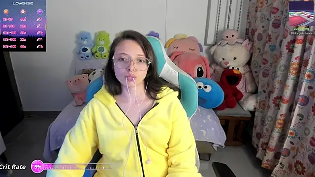Snapshot of linda-schmidt chatting on May 6, 3:13 am linda-schmidt online show from May 6, 3:13 am