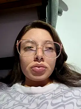 Snapshot of linda-schmidt chatting on May 11, 2:39 am linda-schmidt online show from May 11, 2:39 am