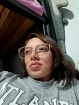 Snapshot of linda-schmidt chatting on May 25, 2:17 am linda-schmidt online show from May 25, 2:17 am