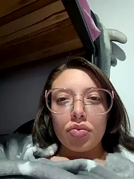 Snapshot of linda-schmidt chatting on May 26, 10:50 pm linda-schmidt online show from May 26, 10:50 pm