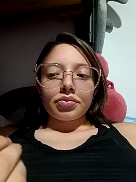 Snapshot of linda-schmidt chatting on June 5, 1:34 am linda-schmidt online show from June 5, 1:34 am