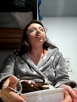 Snapshot of linda-schmidt chatting on June 15, 12:46 am linda-schmidt online show from June 15, 12:46 am