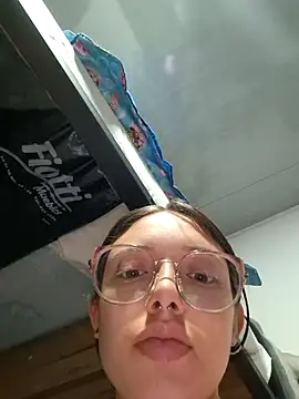 Snapshot of linda-schmidt chatting on July 7, 1:41 am linda-schmidt online show from July 7, 1:41 am