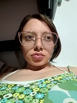 Snapshot of linda-schmidt chatting on July 19, 3:21 am linda-schmidt online show from July 19, 3:21 am