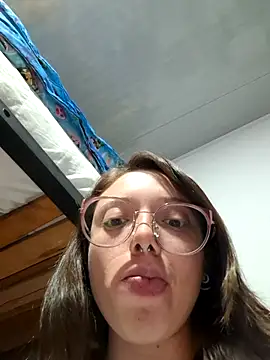 Snapshot of linda-schmidt chatting on July 28, 1:56 am linda-schmidt online show from July 28, 1:56 am