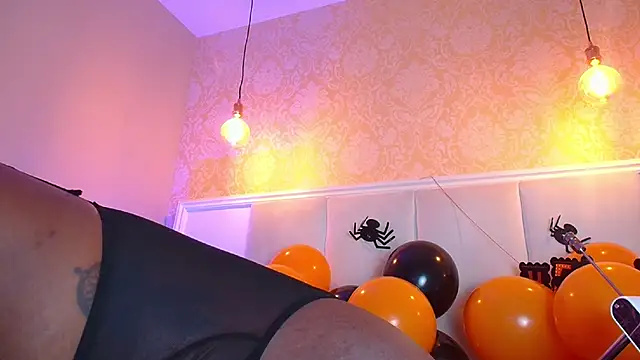 Snapshot of KayaBrown chatting on October 30, 2:07 pm KayaBrown online show from October 30, 2:07 pm