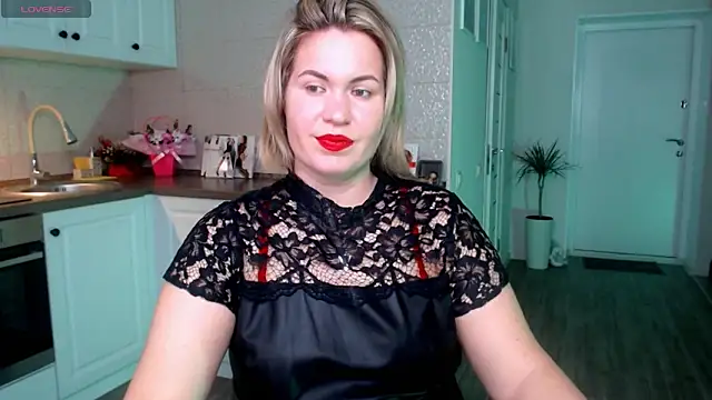 HotTiffani online show from February 6, 8:39 am