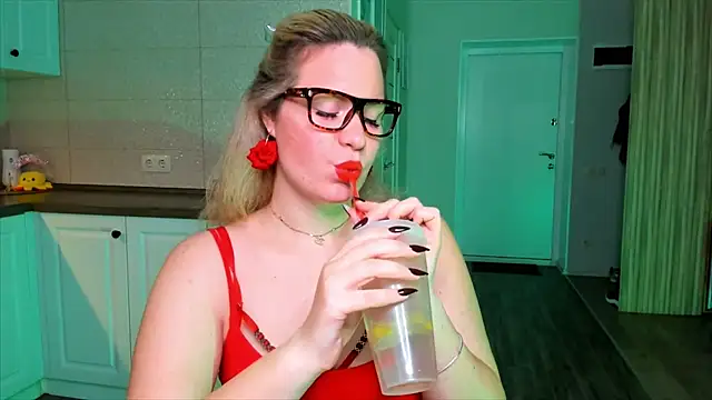 HotTiffani online show from October 6, 7:06 am