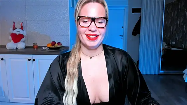 HotTiffani online show from November 17, 6:52 am