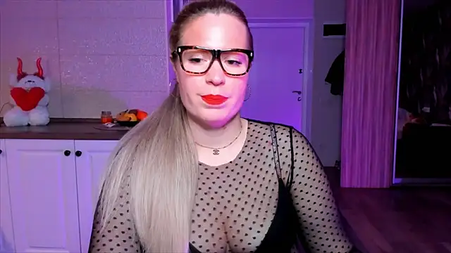 HotTiffani online show from November 26, 3:35 pm