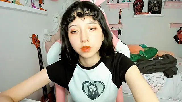 cherrycute online show from December 20, 7:37 am