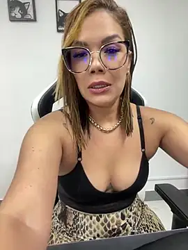 Snapshot of KellyBrooklyn_ chatting on January 3, 4:06 pm KellyBrooklyn online show from January 3, 4:06 pm