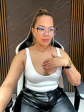 Snapshot of KellyBrooklyn_ chatting on September 13, 2:39 pm KellyBrooklyn online show from September 13, 2:39 pm