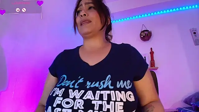 JuliRamirez online show from December 5, 11:18 pm
