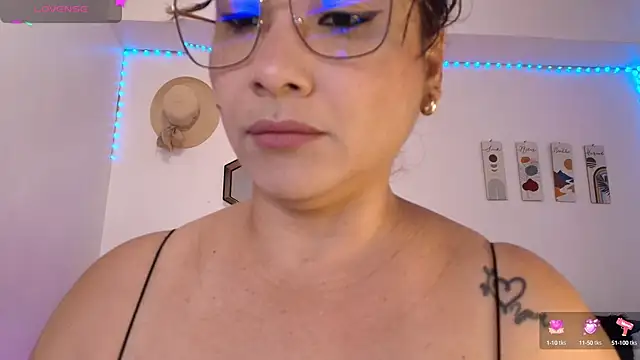 JuliRamirez online show from February 27, 6:31 pm