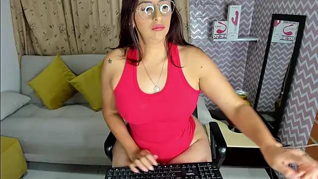 Snapshot of rukminilatin chatting on January 24, 10:32 am rukminilatin online show from January 24, 10:32 am