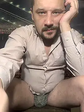 DanielOhCool online show from December 4, 9:02 pm