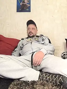 DanielOhCool online show from December 10, 1:44 pm