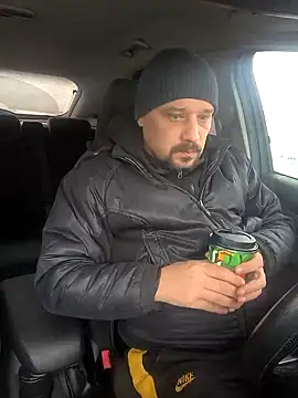 DanielOhCool online show from December 12, 11:40 am