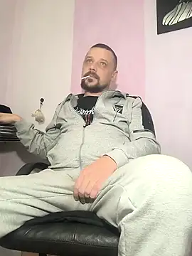 DanielOhCool online show from December 16, 3:32 pm