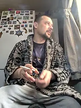 Snapshot of DanielOhCool chatting on February 18, 8:10 am DanielOhCool online show from February 18, 8:10 am