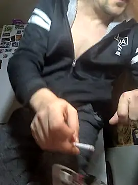 Snapshot of DanielOhCool chatting on March 30, 4:35 am DanielOhCool online show from March 30, 4:35 am