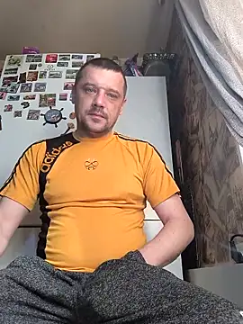 Snapshot of DanielOhCool chatting on April 2, 7:17 am DanielOhCool online show from April 2, 7:17 am