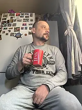 Snapshot of DanielOhCool chatting on April 18, 6:28 am DanielOhCool online show from April 18, 6:28 am