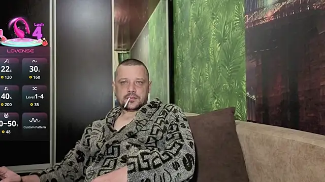 Snapshot of DanielOhCool chatting on May 16, 5:48 am DanielOhCool online show from May 16, 5:48 am