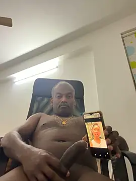 Snapshot of strongguyindia chatting on February 25, 9:35 pm strongguyindia online show from February 25, 9:35 pm