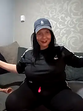 Snapshot of Leanne43 chatting on February 18, 10:25 pm Leanne43 online show from February 18, 10:25 pm