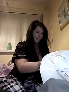 Snapshot of Leanne43 chatting on March 13, 8:32 pm Leanne43 online show from March 13, 8:32 pm