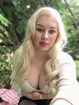 LaraHollywood online show from September 21, 6:15 am