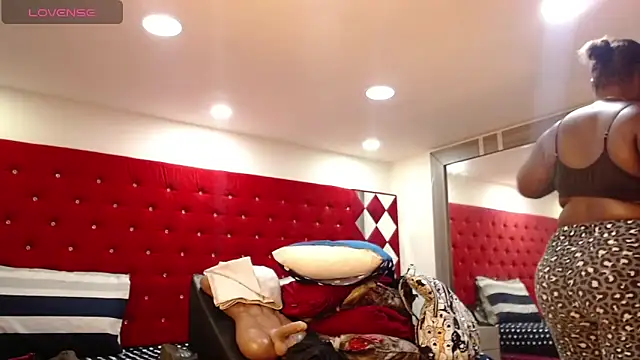 Snapshot of TamyJhonson chatting on November 1, 1:24 pm TamyJhonson online show from November 1, 1:24 pm