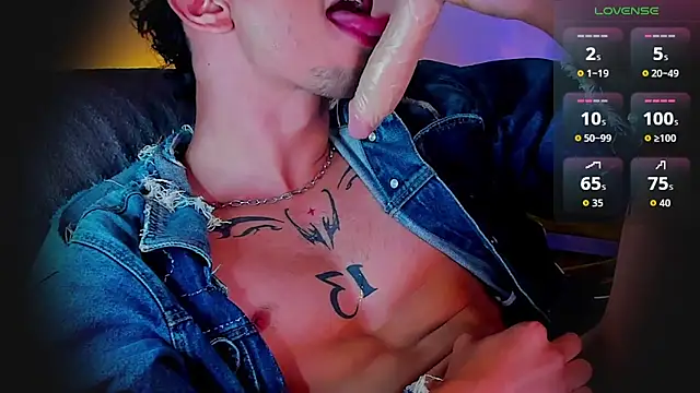 Snapshot of warm_sac chatting on October 18, 1:52 am warm sac online show from October 18, 1:52 am