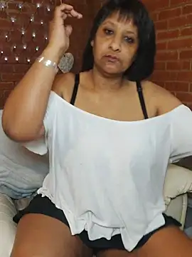 Snapshot of Lilybanx chatting on April 6, 3:57 pm Lilybanx online show from April 6, 3:57 pm