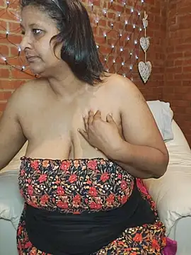 Snapshot of Lilybanx chatting on June 14, 9:28 pm Lilybanx online show from June 14, 9:28 pm