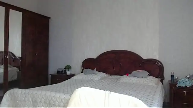 Snapshot of Batari chatting on April 4, 4:11 am Batari online show from April 4, 4:11 am