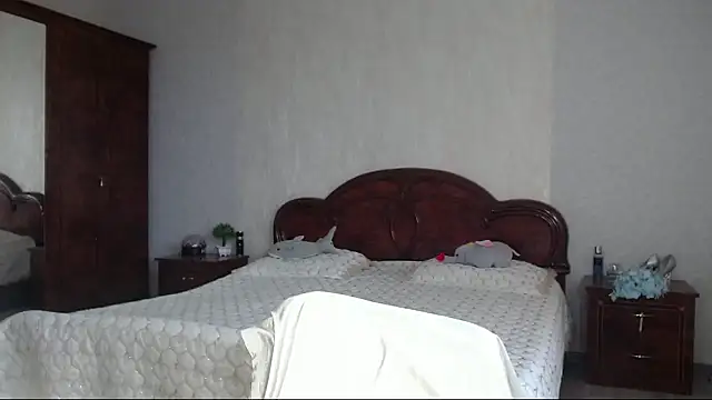 Snapshot of Batari chatting on April 11, 7:45 am Batari online show from April 11, 7:45 am